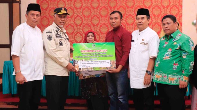 Penyerahan bantuan progul dari Pemprov Sumbar.