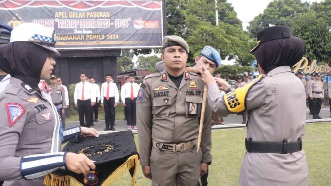 Pj. Wako Payakumbuh hadiri Apel Gelar Pasukan Operasi Mantap Brata 2023-2024.