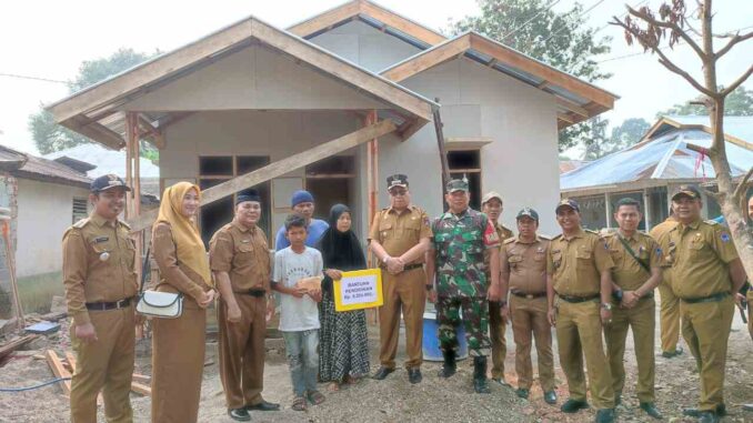Pj. Walikota Salurkan langsung santunan para guru TK, SD, dan SMP se-kota Payakumbuh kepada korban kebakaran