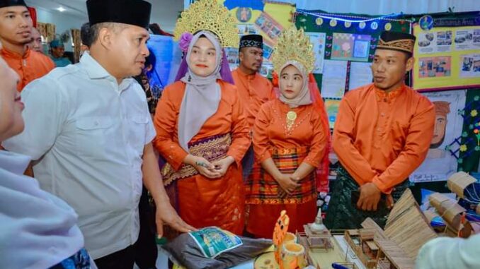 Bupati Batu Bara Ir. H. Zahir, M.AP., saat menghadiri acara lokakarya.