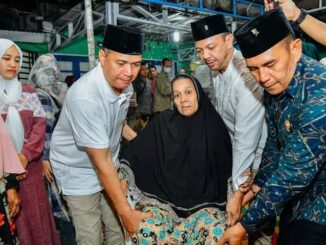 Bupati Batu Bara Ir. H. Zahir, M.AP.,dalam kunjungan ke Desa Mekar Baru.
