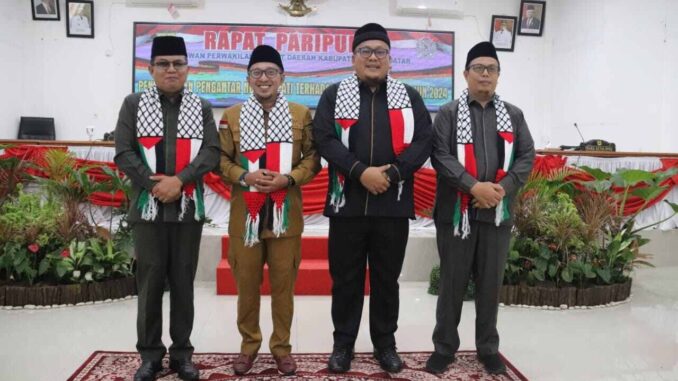 Bupati Eka Putra bersama Ketua DPRD Ronny Mulyadi Dt.Bungsu dan Wakil Ketua DPRD Anton Yondra dan Saidani.