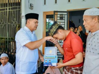 Bupati Ir. H. Zahir, M.AP., menjadi pemimpin upacara pelepasan jenazah almarhum Basrah.