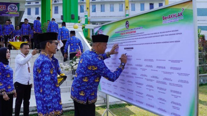 Bupati Safaruddin Pimpin Apel Bersama dalam rangka HUT Ke 52 KORPRI.