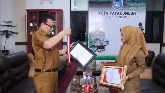Fanny Firgina Aura, juara 1 tingkat Nasional kategori musik vokal solo Pekan Kreativesia 2023.