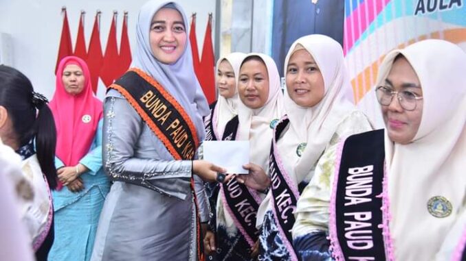 Ny. Hj. Maya Indriasari, SE Membuka Kegiatan Apresiasi Bunda PAUD Kecamatan se - Kabupaten Batu Bara.