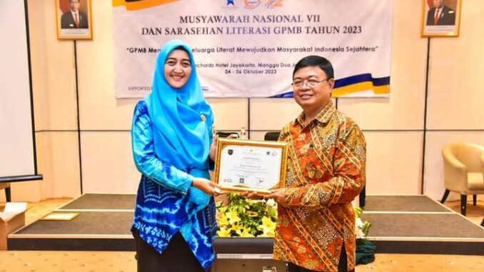 Ny. Maya Indriasari terima Penghargaan Sandya Praditya.