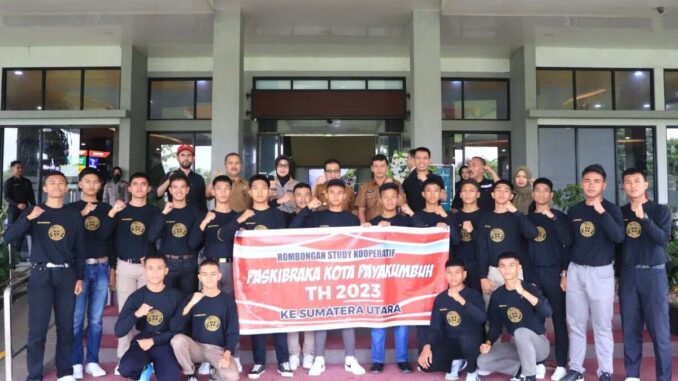 Paskibraka Payakumbuh Study Comparative ke Badan Kesbangpol Kabupaten Karo dan Dinas Pemuda Olahraga Kota Medan.