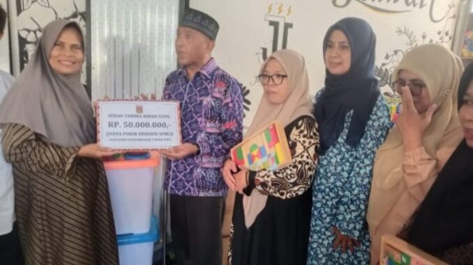 Pemko Bukittinggi bantu Posyandu Barumbuang melalui Pokir Erdison Nimli Rp50 Juta.