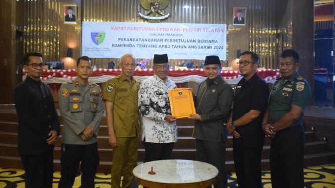 Pendapat Akhir Fraksi DPRD Pessel Setujui Rancangan Peraturan Daerah Tentang APBD Tahun Anggaran 2024.