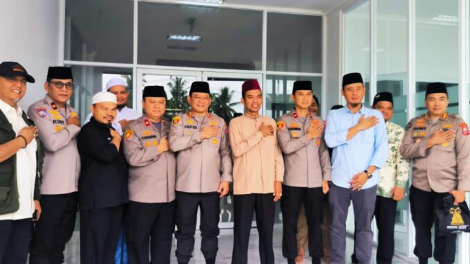 Silahturahmi Kaops NCS Irjen Asep Edi Suheri beserta rombongan dan Ustadz Abdul Somad.