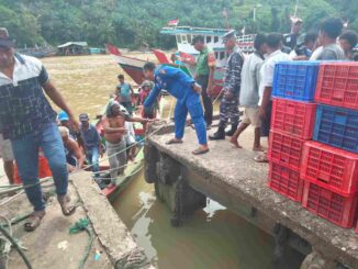 Terdengar ledakan satu unit Kapal Nelayan Air Bangis terbakar dan tenggelam.
