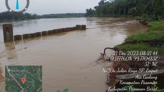 Bencana abrasi Sungai Batang Pasaman.