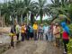 Gotong royong bersama Zulkenedi Said dan masyarakat Kapa Timur.
