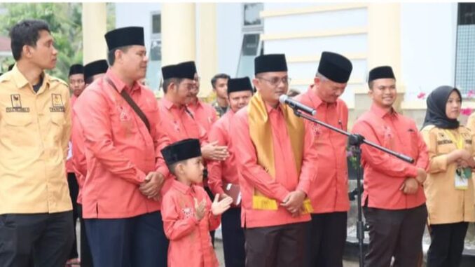 Kafilah MTQ Kota Bukittinggi tiba di Solok Selatan dan disambut Bupati Khairunnas.