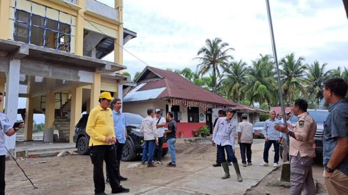 Proyek jalan Pantai Pasbar Sumbar kembali dilanjutkan pembangunannya.
