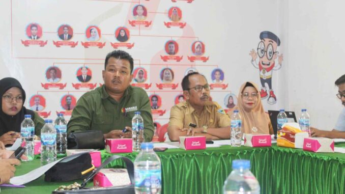 Putra Manda didampingi Rici Diana saat memimpin Rapat terkait Pengawasan partisipatif tahapan kampanye Pemilu 2024.