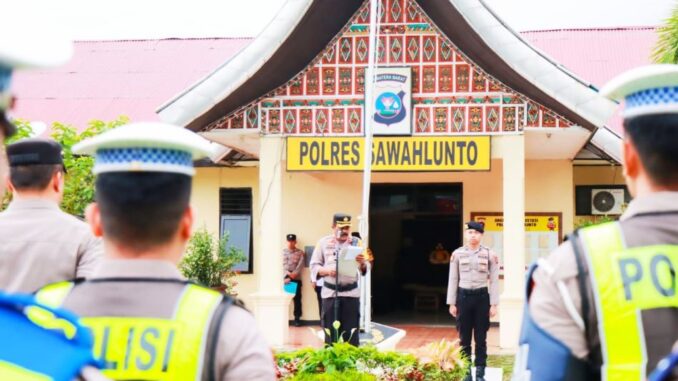 Waka Polres Sawahlunto KOMPOL Asnomi Nanda, S.H, Pimpin Pelaksanaan Apel Gelar Pasukan Operasi Lilin Singgalang Tahun 2023.