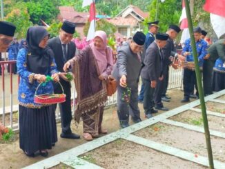 Acara tabur bunga peringatan gugurnya sembilan Syuhada.