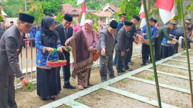 Acara tabur bunga peringatan gugurnya sembilan Syuhada.