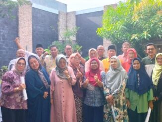 Alumni SMP 7 dan SMA 2 Padang.