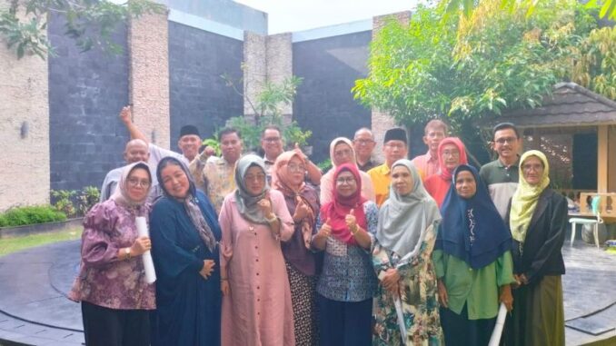 Alumni SMP 7 dan SMA 2 Padang.