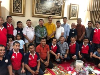 Bakri Maulana bersama anggota Linggo Saiyo.