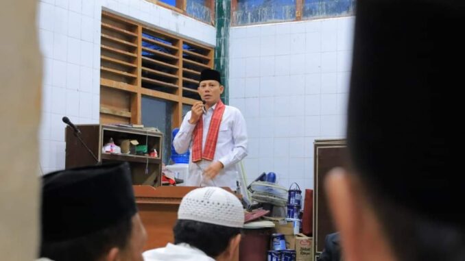 Bupati Sabar AS saat menghadiri safari subuh.