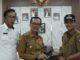 Bupati Safaruddin bersama Wali Nagari Sitapa, Nofrizal didampingi Ketua Bamus Sitapa Eka Ridhaldi Alka.
