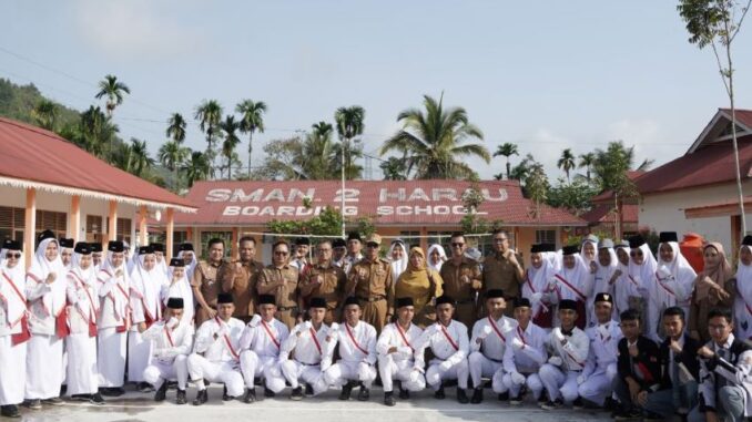Bupati Safaruddin dan siswa SMA 2 Harau.