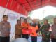 Pemberian bantuan dari Bupati Safaruddin untuk korban banjir dan tanah longsor.