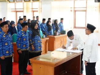 56 orang Kepala Sekolah dilantik Bupati Eka Putra.
