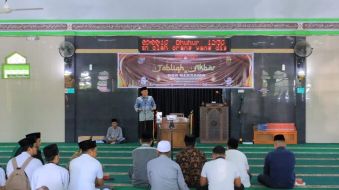 Bupati Sabar AS saat menghadiri tabligh akbar Pemilu 2024.