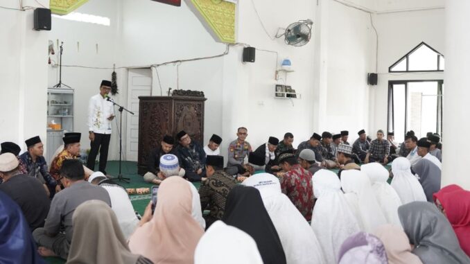 Bupati Safaruddin Dt. Bandaro Rajo saat menghadiri Tabligh Akbar sosialisasi tahapan kampanye Pemilu 2024.