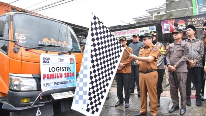 Pelepasan logistik Pemilu 2024 menuju lima kecamatan yang ada di Kota Payakumbuh.