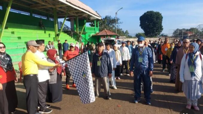 Pemko Bukittinggi berikan pembinaan kebugaran kepada CJH Bukittinggi 2024.