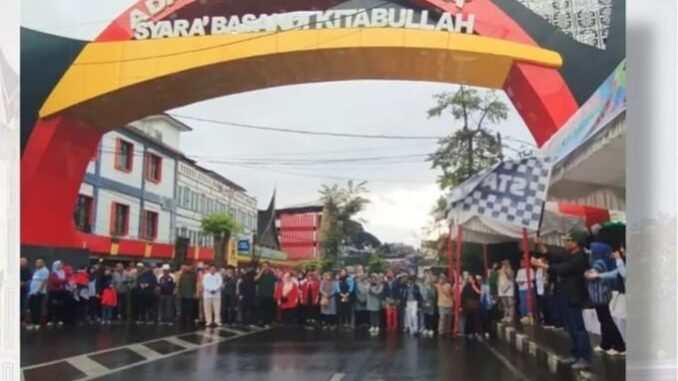 Pemko Bukittinggi gelar jalan sehat bersama Kopri dan masyarakat.