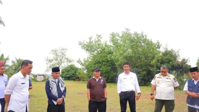 Peninjauan dan pengecekan Pulau Baswesen oleh Wali Kota Tanjungbalai H Waris Tholib didampingi Ketua TP PKK Hj Fatiah Haitami beserta para Pimpinan OPD.