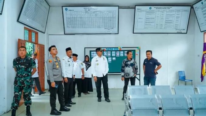 Pj Bupati Batu Bara Nizhamul lakukan kunjungan dan meninjau langsung kesiapan dalam menghadapi pesta demokrasi Tahun 2024.