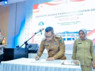 Pj Bupati Batu Bara Nizhamul melantik anggota BPD Periode 2023 - 2029.