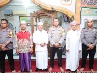 Wali Kota Tanjungbalai H Waris Tholib melakukan peletakan batu pertama pembangunan Masjid Al-Hidayah.