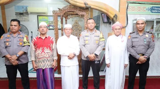 Wali Kota Tanjungbalai H Waris Tholib melakukan peletakan batu pertama pembangunan Masjid Al-Hidayah.