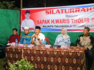 Wali Kota Tanjungbalai H Waris Tholib saat silaturahmi ke Jalan Sikas.