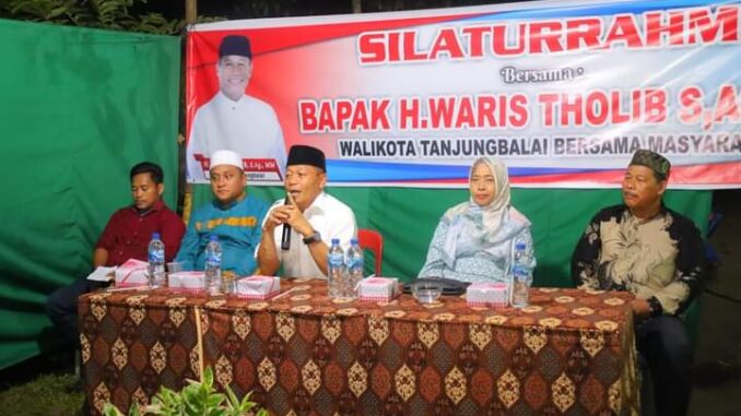 Wali Kota Tanjungbalai H Waris Tholib saat silaturahmi ke Jalan Sikas.