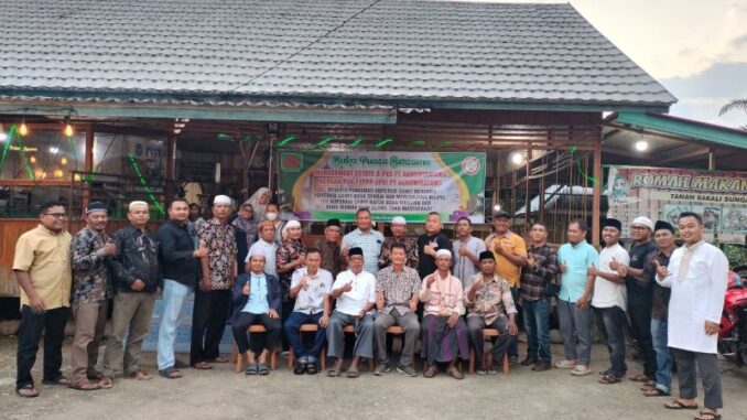 Buka bersama PT Agrowiratama dengan mitra dan relasi perusahaan.
