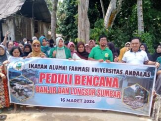 Ikatan Alumni Farmasi Universitas Andalas Padang Peduli bencana.