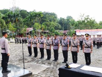 Kapolres Sawahlunto AKBP Purwanto Hari Subekti, S.Sos memimpin upacara serah terima jabatan.