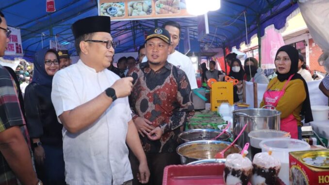Kunjungan Pj Wali Kota Payakumbuh Jasman saat kunjungan ke pasar pabukoan.