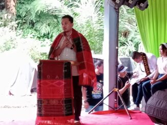 Manajer PLN UPP SBU 4 PLTA Asahan III, Parlindungan, memberikan kata sambutannya pada acara pagelaran Event Rafting (Arung Jeram) Sungai Asahan.