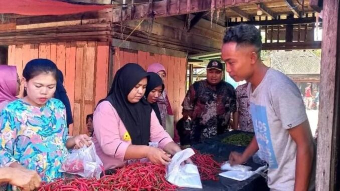 Pemantauan harga sembako oleh Kapolres Pasaman Barat di sejumlah pasar tradisional.